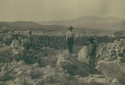 Obreros de la pampa salitrera, 1906 — 1906 | Chile de Ayer