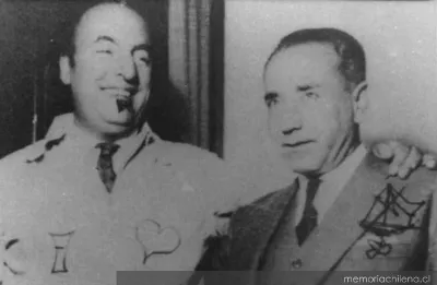 Pablo Neruda junto a Juan Guzmán Cruchaga, hacia 1950 — 1950 | Chile de Ayer