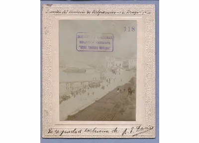 [Vista del malecón de Valparaíso, del incendio del 12 de mayo de 1903] — 1903 | Chile de Ayer