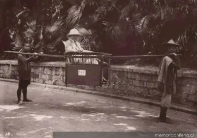 Juan Guzmán Cruchaga en Hong-Kong, hacia 1926 — 1926 | Chile de Ayer