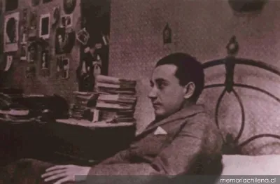 Juan Guzmán Cruchaga en su casa de calle Santo Domingo, Santiago, hacia 1915 — 1915 | Chile de Ayer