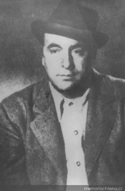 Pablo Neruda de sombrero, 1940 — 1940 | Chile de Ayer