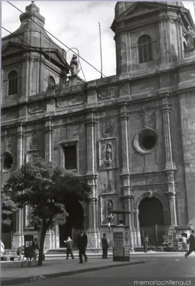 Iglesia de Santo Domingo, Santiago — 1900 | Chile de Ayer
