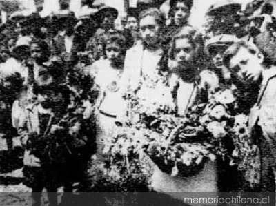 Ofrendas populares en el sepelio de Luis Emilio Recabarren, 1924 — 1924 | Chile de Ayer