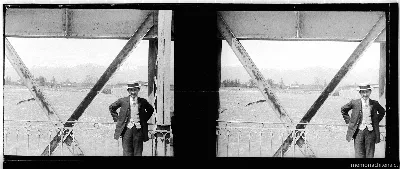 Guillermo Jullian, posa en puente metálico sobre el Río Mapocho en calle Purísima, 1906 — 1906 | Chile de Ayer
