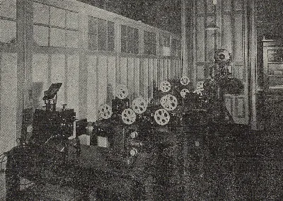 Exposición permanente de aparatos de proyección en el Instituto de Cinematografía Educativa, 1932 — 1932 | Chile de Ayer