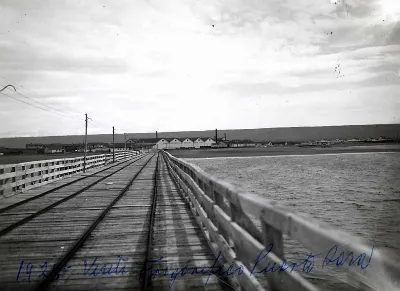 Vista del figorífico de Puerto Sara, Magallanes, 1928 — 1928 | Chile de Ayer