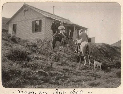 Vivienda en Río Oro, Tierra del Fuego, 1906 — 1906 | Chile de Ayer