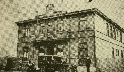 Edificio y ambulancia de la Cruz Roja, Porvenir, Tierra del Fuego, 1934 — 1934 | Chile de Ayer