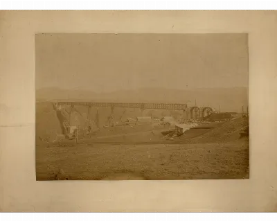 Viaducto de Malleco durante construcción con andamios visibles — 1886 | Chile de Ayer