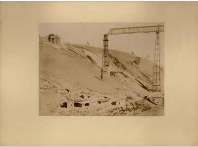 Viaducto de Malleco: grúa y estructuras de construcción — 1886 | Chile de Ayer
