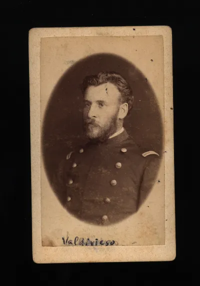 Retrato de un hombre con uniforme, hacia 1880 — 1880 | Chile de Ayer