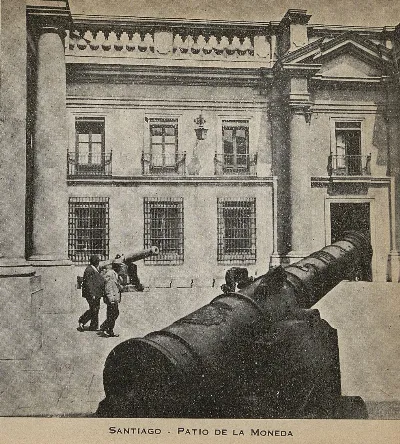 Patio del Palacio de La Moneda, Santiago, 1942 — 1942 | Chile de Ayer