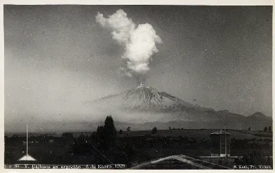 Volcán Calbuco en erupción, 6 de enero 1929 — 1929 | Chile de Ayer