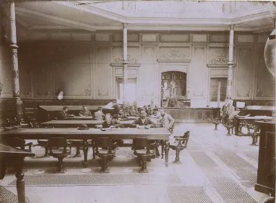Salón de lectura de la antigua Biblioteca Nacional — aprox. 1900 | Chile de Ayer