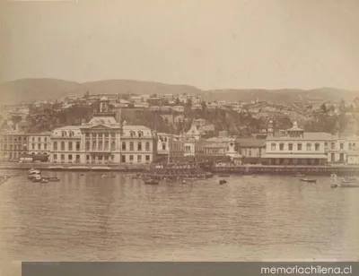 Vista general del muelle Fiscal, hacia 1890 — 1890 | Chile de Ayer
