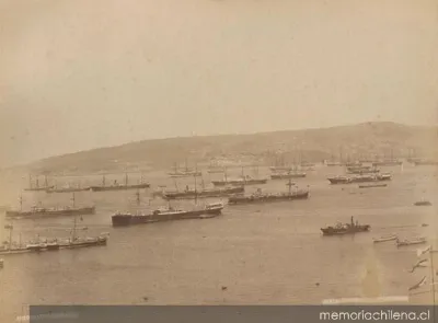 Vista general de la bahía de Valparaíso, hacia 1890 — 1890 | Chile de Ayer