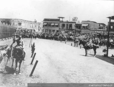 Tropas del Regimiento Esmeralda comprometidas en la represión de la huelga de Iquique, hacia 1907 — 1907 | Chile de Ayer