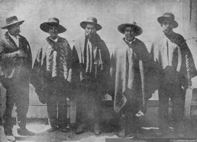 Grupo de hombres mapuche — 1908 | Chile de Ayer