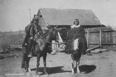Autoridades mapuche en vestimenta tradicional y montados a caballo — aprox. 1900 | Chile de Ayer
