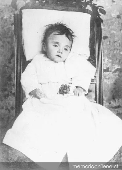 Ritual funerario de niño fallecido a edad temprana, hacia 1900 — 1900 | Chile de Ayer