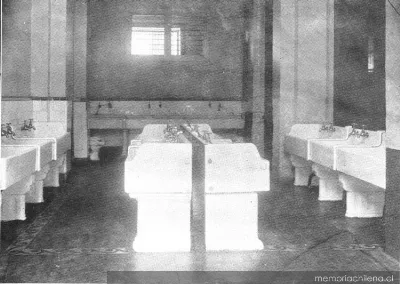 Instituto Nacional: lavamanos, 1913 — 1813 | Chile de Ayer