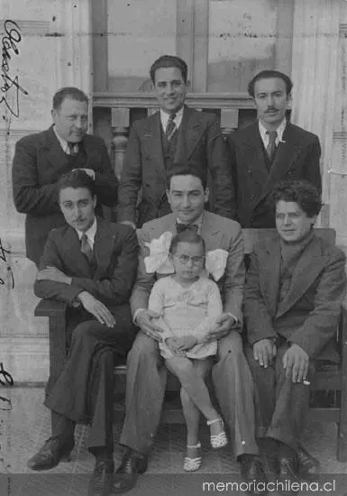 Óscar Castro junto a Armando Loyola, Hernán Honorato, Gonzalo Drago, Carlos Peña y Lillo y Gustavo Martínez, hacia 1940 — 1940 | Chile de Ayer