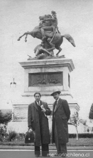 Óscar Castro junto a Nicomedes Guzmán, hacia 1946 — 1946 | Chile de Ayer