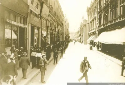 Calle Huérfanos, Chile, hacia 1920 — 1920 | Chile de Ayer