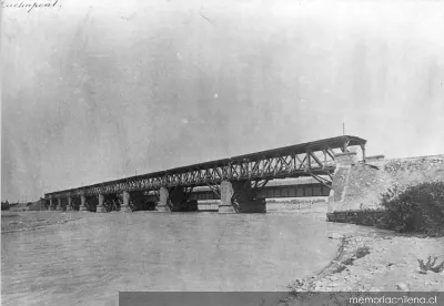 Puente sobre el río Cachapoal, Rancagua, hacia 1900 — 1900 | Chile de Ayer