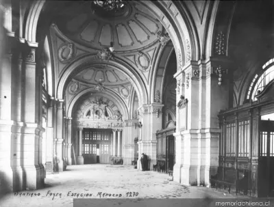 Hall de la Estación Mapocho, inaugurada en 1912 — 1912 | Chile de Ayer