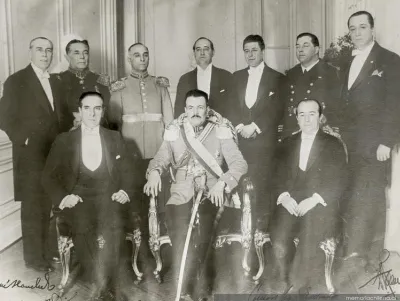 Carlos Ibañez del Campo y su gabinete ministerial en el palacio de la Moneda, 1927 — 1927 | Chile de Ayer