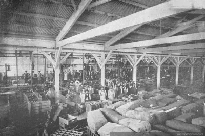 Compañía Cervecerías Unidas: taller de embotelladura y pasteurización, Santiago, 1902 — 1902 | Chile de Ayer