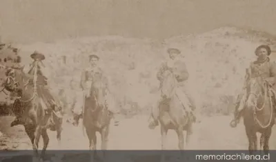 Pobladores de Chile Chico preparados para el enfrentamiento con las fuerzas policiales, 1918 — 1918 | Chile de Ayer