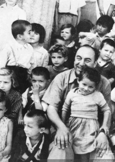 Pablo Neruda en Hungría, 1950 — 1950 | Chile de Ayer