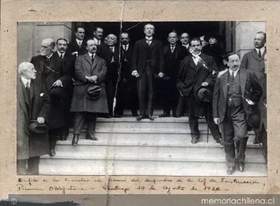Pedro Aguirre Cerda en el desfile de las escuelas en honor del despacho de la ley de Instrucción Primaria Obligatoria, Santiago 29 de Agosto de 1920 — 1920 | Chile de Ayer