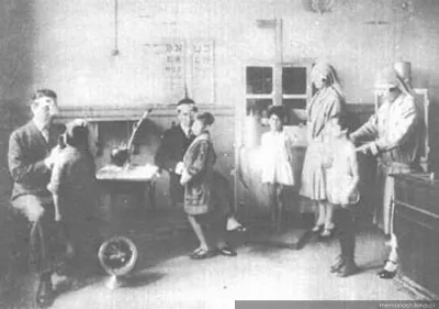 Visitadora social : auxiliar del médico en la inspección sanitaria escolar, 1928 — 1928 | Chile de Ayer