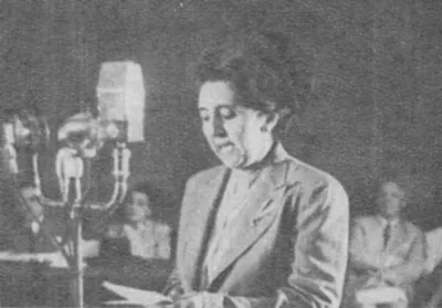 Irma Salas, pedagoga, en ceremonia de promulgación del derecho a sufragio femenino, enero 1949 — 1949 | Chile de Ayer