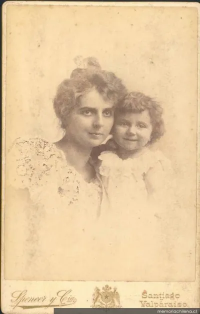 Mujer y niña, hacia 1890 — 1890 | Chile de Ayer