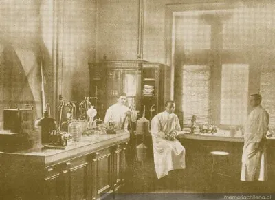 Gabinete de Bactereología, Instituto de Higiene,  hacia 1910 — 1910 | Chile de Ayer