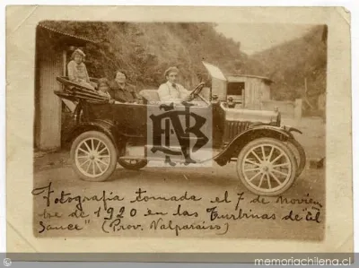 Señora Juanita de Mager y las niñitas Marta y Anita Marger Marchant, en las Turbinas de El sauce en Valparaíso, 07 de noviembre 1920 — 1920 | Chile de Ayer