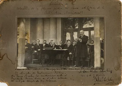 Recuerdo de la colocación de la primera piedra del nuevo edificio de la Biblioteca Nacional — 1913 | Chile de Ayer