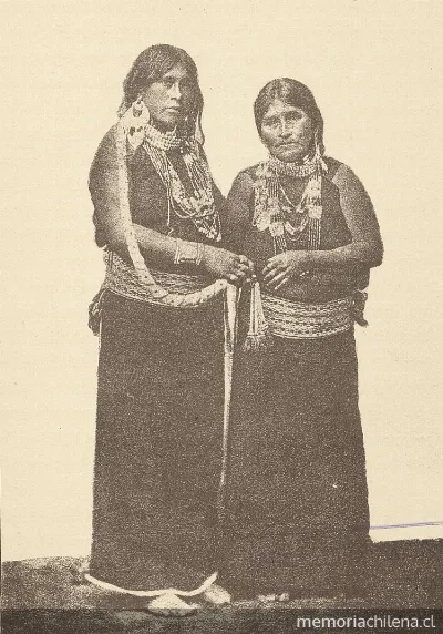 Mujeres mapuche — 1881 | Chile de Ayer