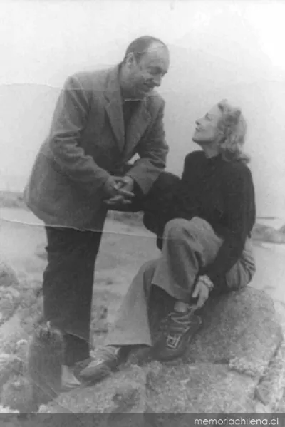 Pablo Neruda junto a Delia del Carril, hacia 1950 — 1960 | Chile de Ayer