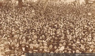 Huelga a favor del abaratamiento de los artículos de consumo, noviembre 1918 — 1918 | Chile de Ayer