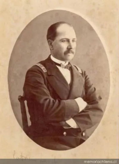 Patricio Lynch, retrato de medio cuerpo con uniforme, hacia 1870 — 1870 | Chile de Ayer