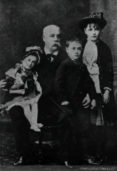 Vicuña Mackenna y algunos de sus hijos hacia 1885 — 1900 | Chile de Ayer