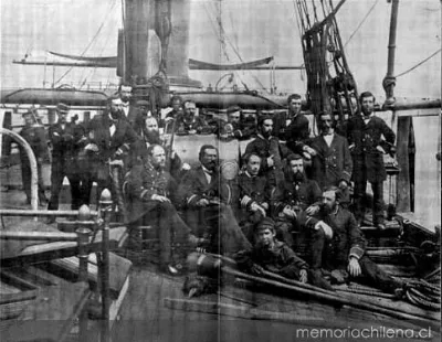 Oficialidad de la corbeta de guerra Abtao, en el combate del 28 de agosto de 1879 — 1879 | Chile de Ayer