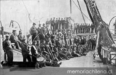 Tripulación del Cochrane antes del Combate de Angamos, 1879 — 1879 | Chile de Ayer