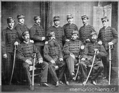 Oficialidad del Batallón Cazadores del Desierto, hacia 1880 — 1880 | Chile de Ayer